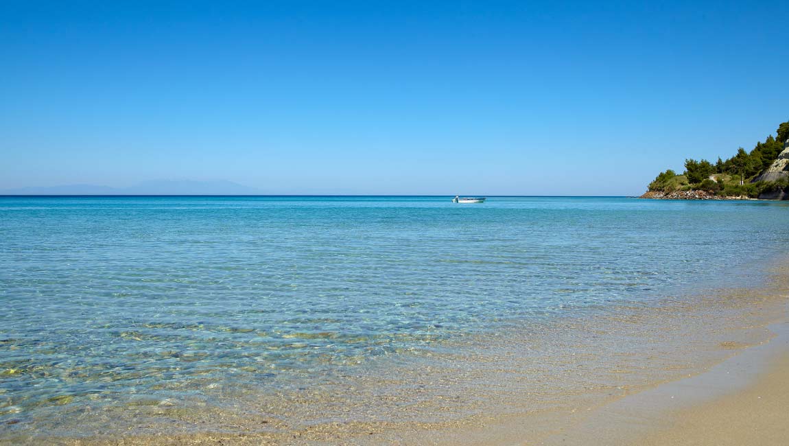 What to pack for a perfect day at Halkidiki beaches
